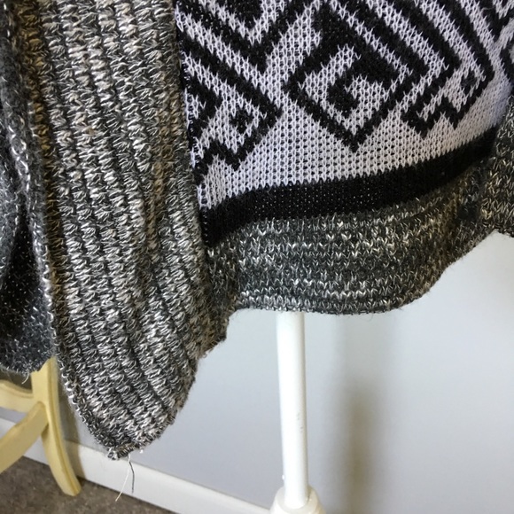 Vanity Aztec/Geometric Patterned Cardigan - Picture 6 of 7
